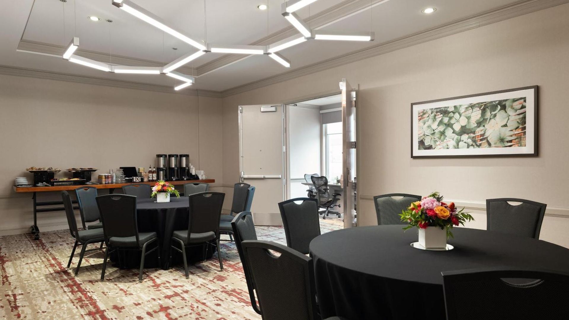 Hilton Garden Downtown/magnificent Mile Hotel 3*