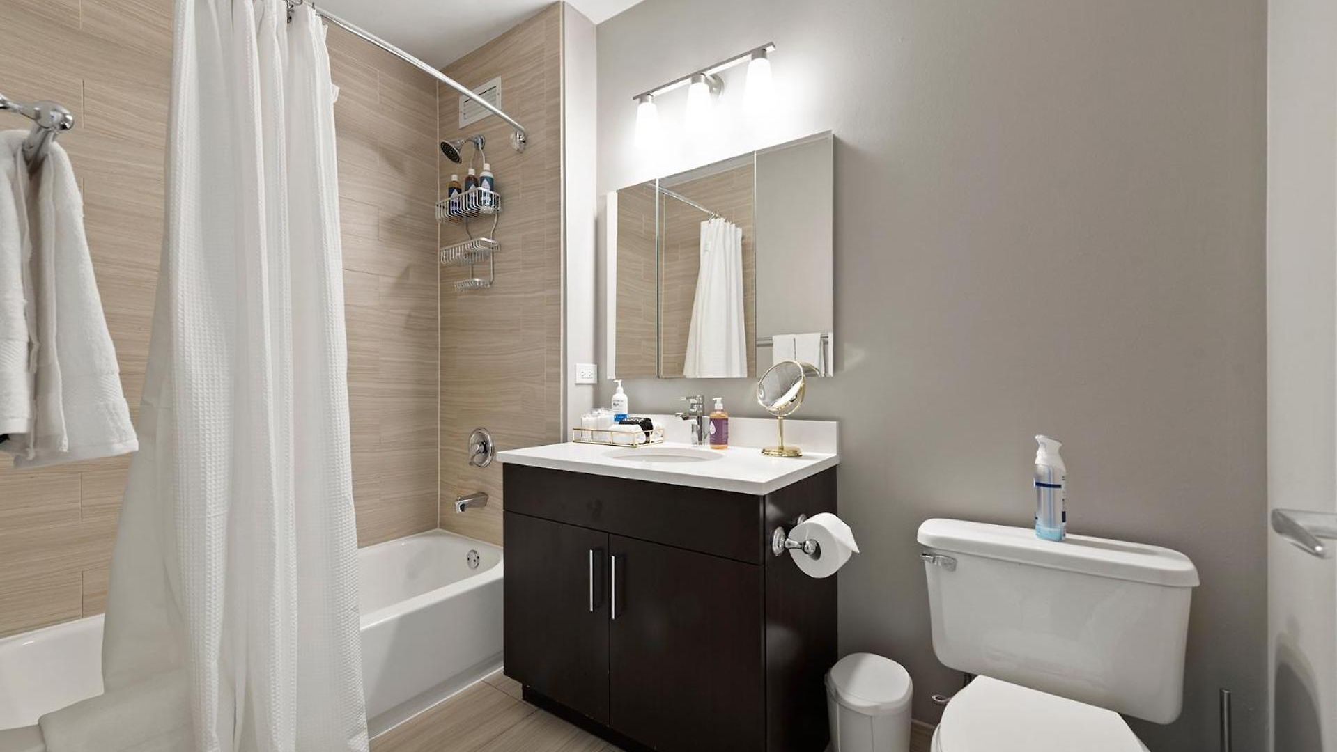 The Bernardin Gold Coast Luxury Near Magnificent Mile