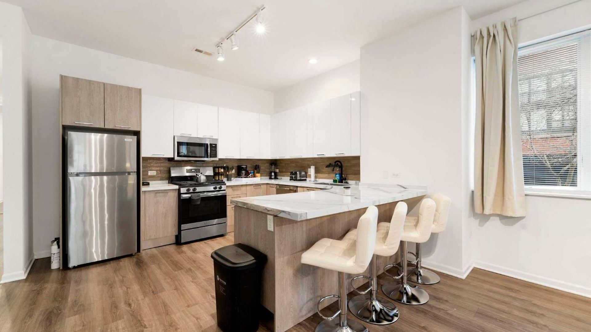 Stylish 3br Gem In Prime Location