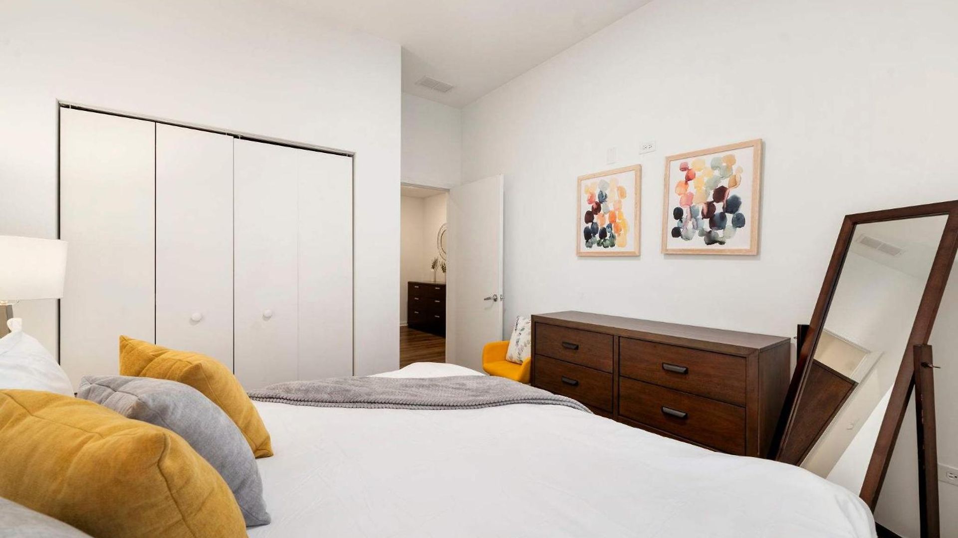 Stylish 3br Gem In Prime Location Chicago