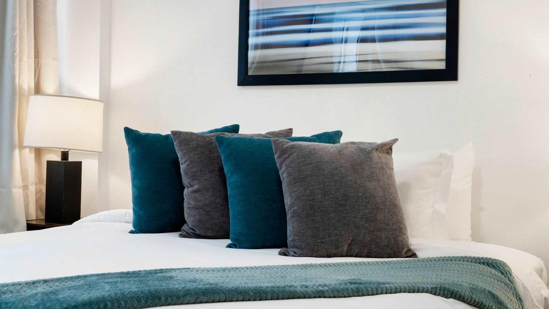 Stylish 3br Gem In Prime Location *