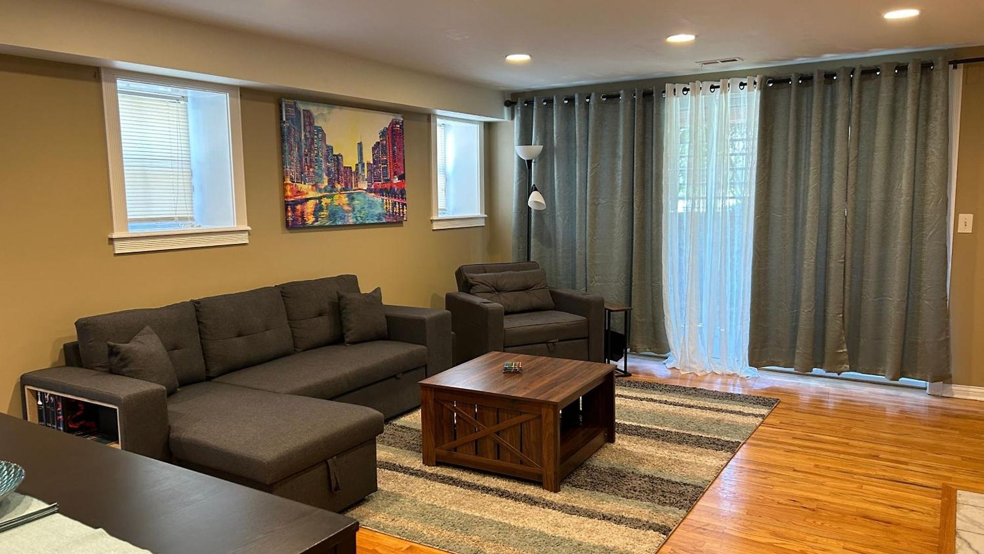 Spacious, One-level Adjacent To Jackson Park Apartment