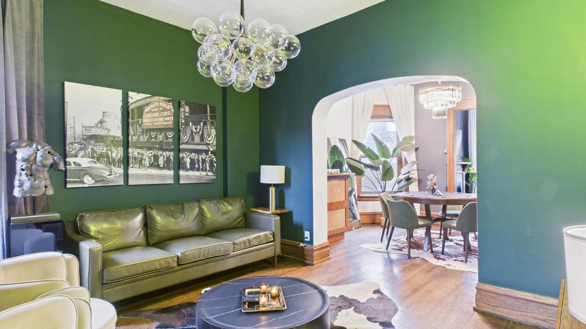 Wrigleyville Art Deco Garage Apartment *