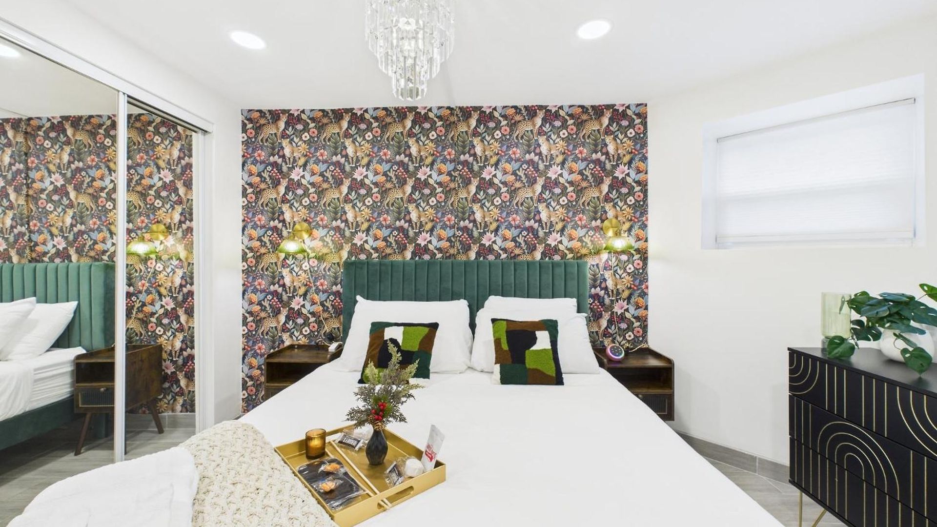 Addison Art Deco Flat Apartment