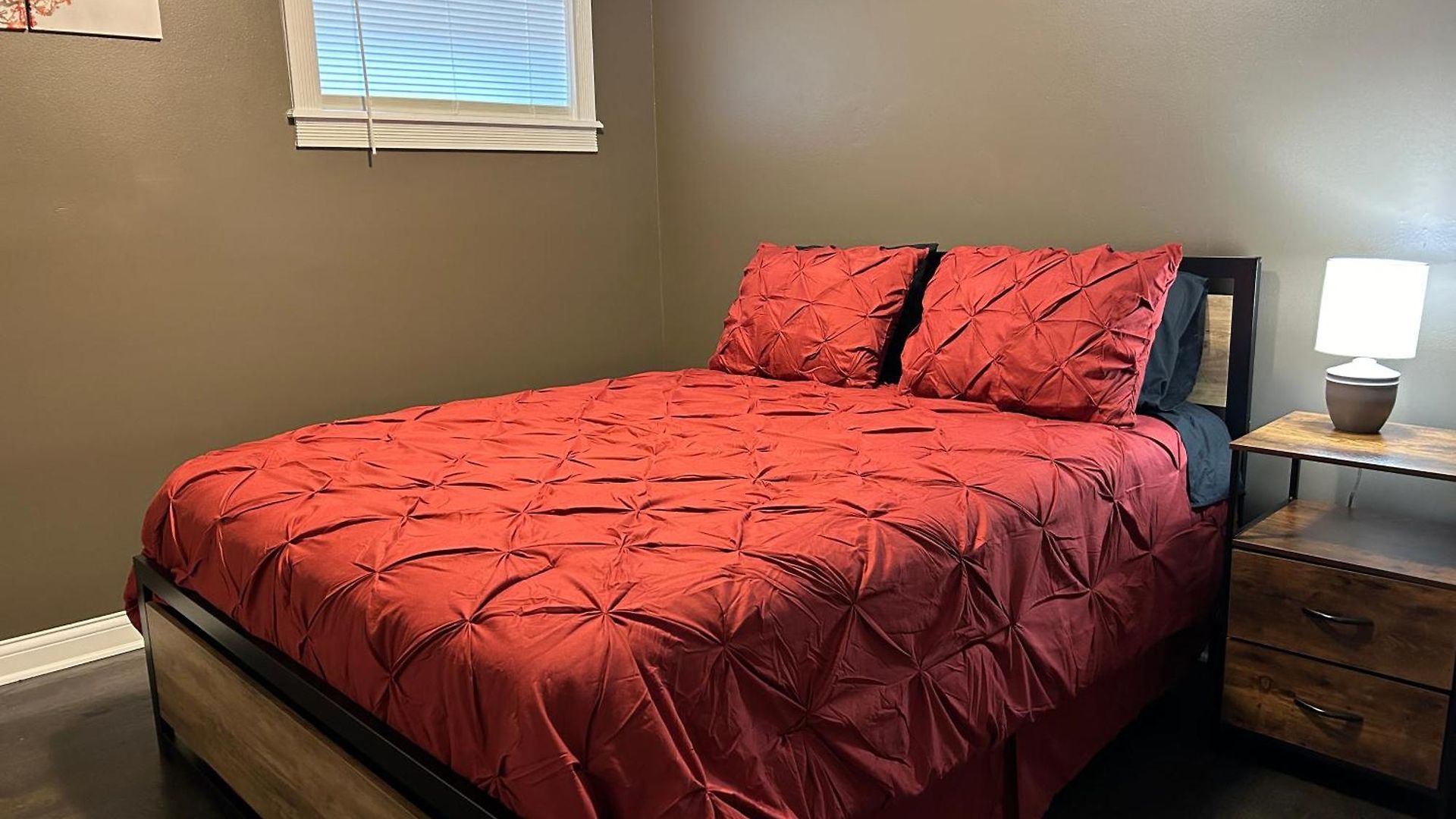 Spacious, One-level Adjacent To Jackson Park Apartment