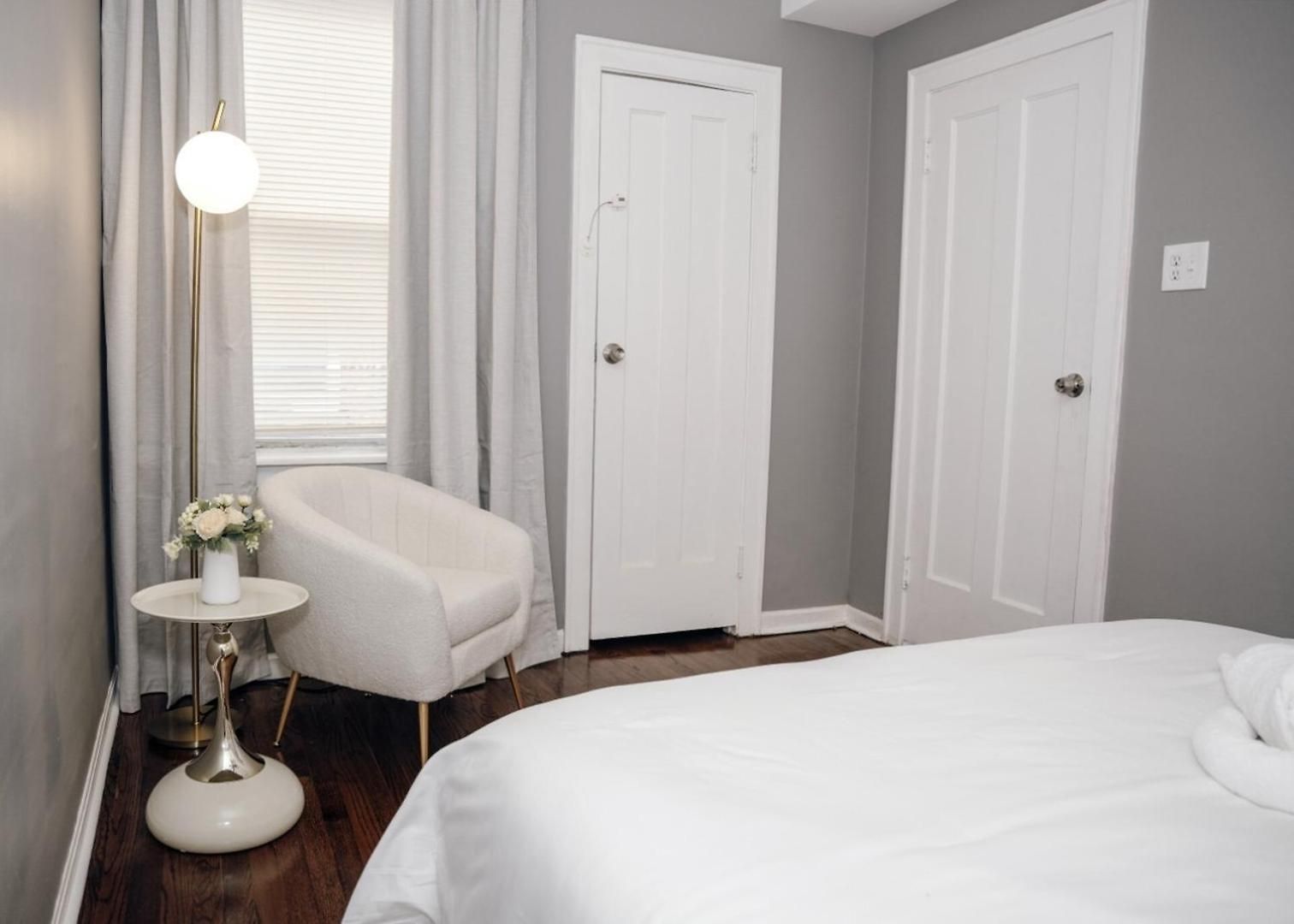 Sleeps7 • 2br • Coffee Station • Backyard W/ Grill Apartment