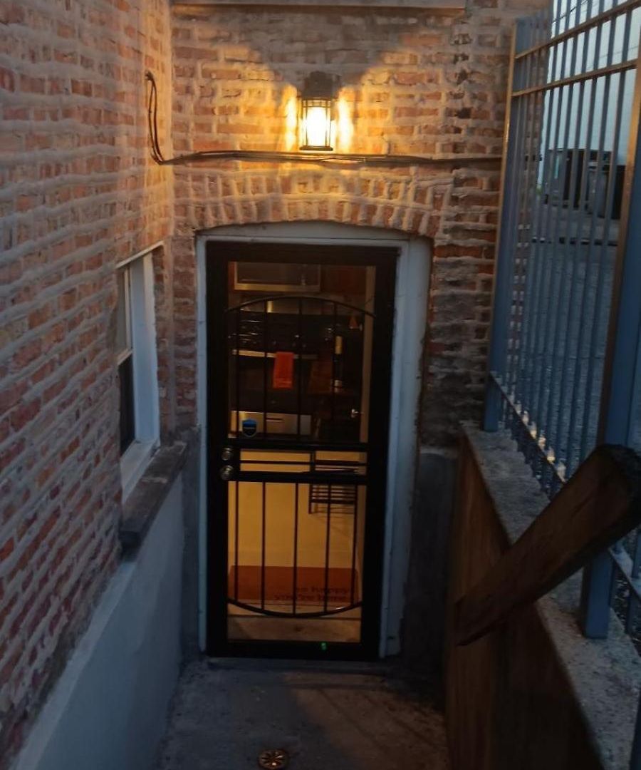 Spacious, One-level Adjacent To Jackson Park *