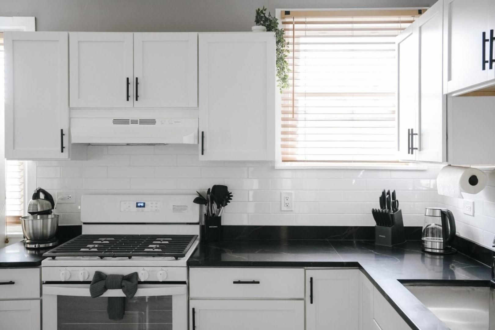 Sleeps7 • 2br • Coffee Station • Backyard W/ Grill Chicago