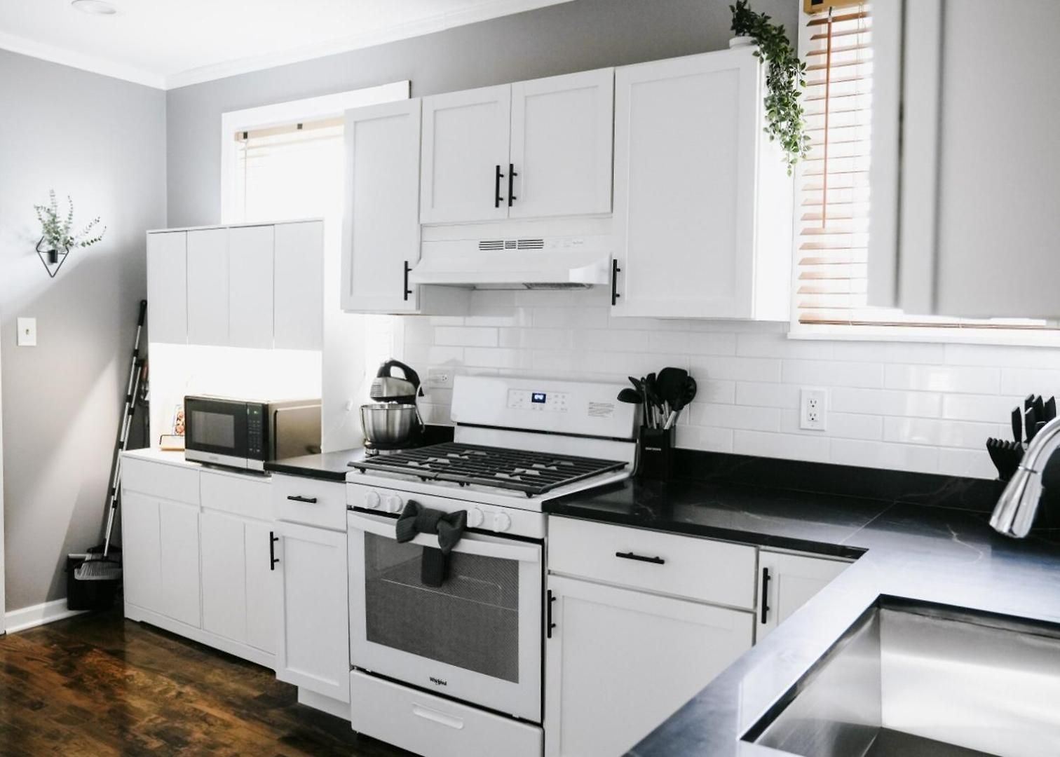 Sleeps7 • 2br • Coffee Station • Backyard W/ Grill Apartment *