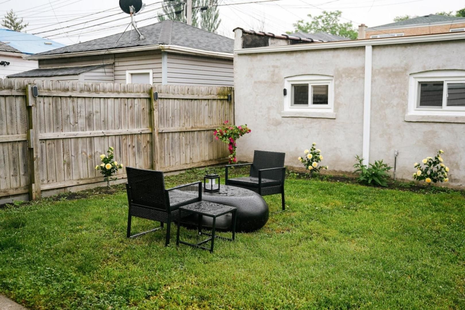 Apartment Sleeps7 • 2br • Coffee Station • Backyard W/ Grill