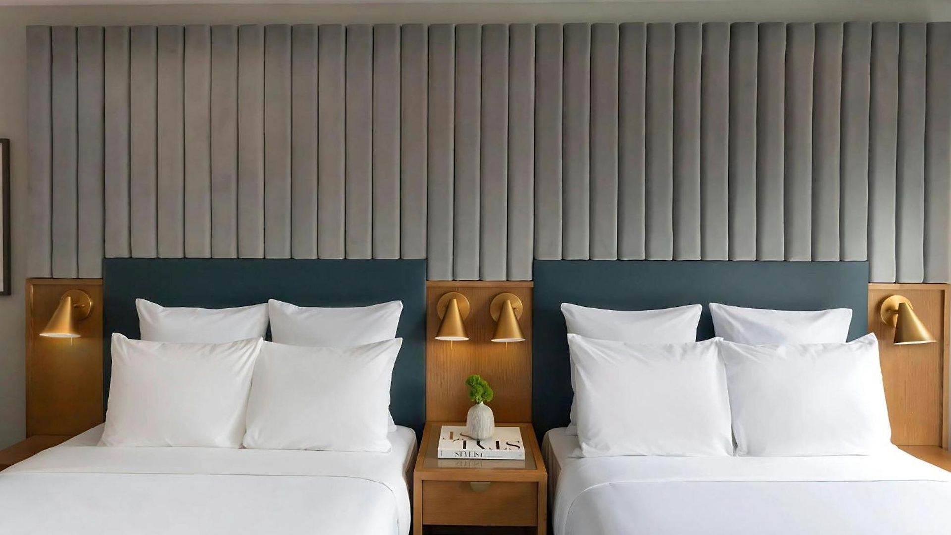 55 Downtown 4*