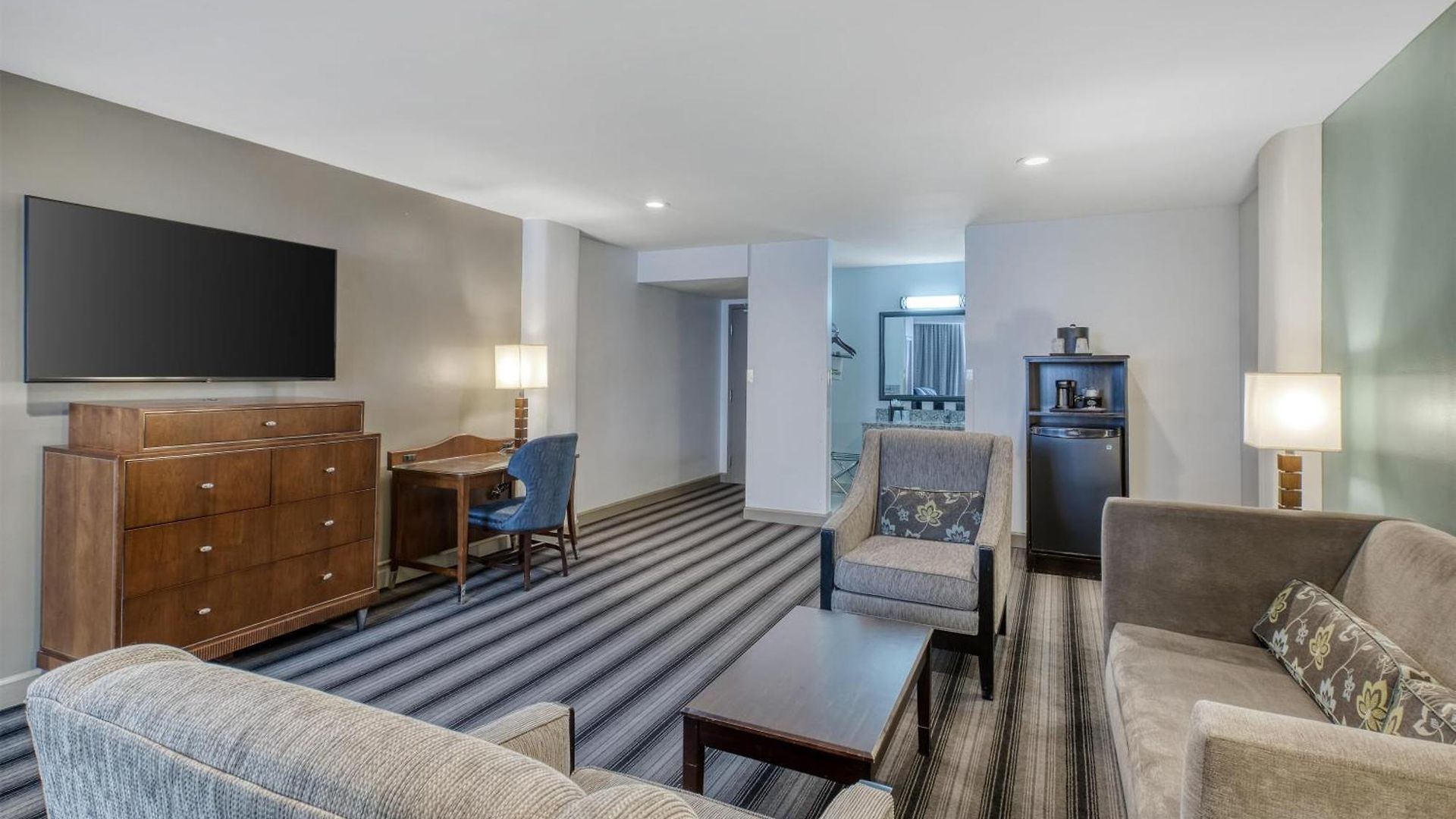 Western Downtown-river North 3*