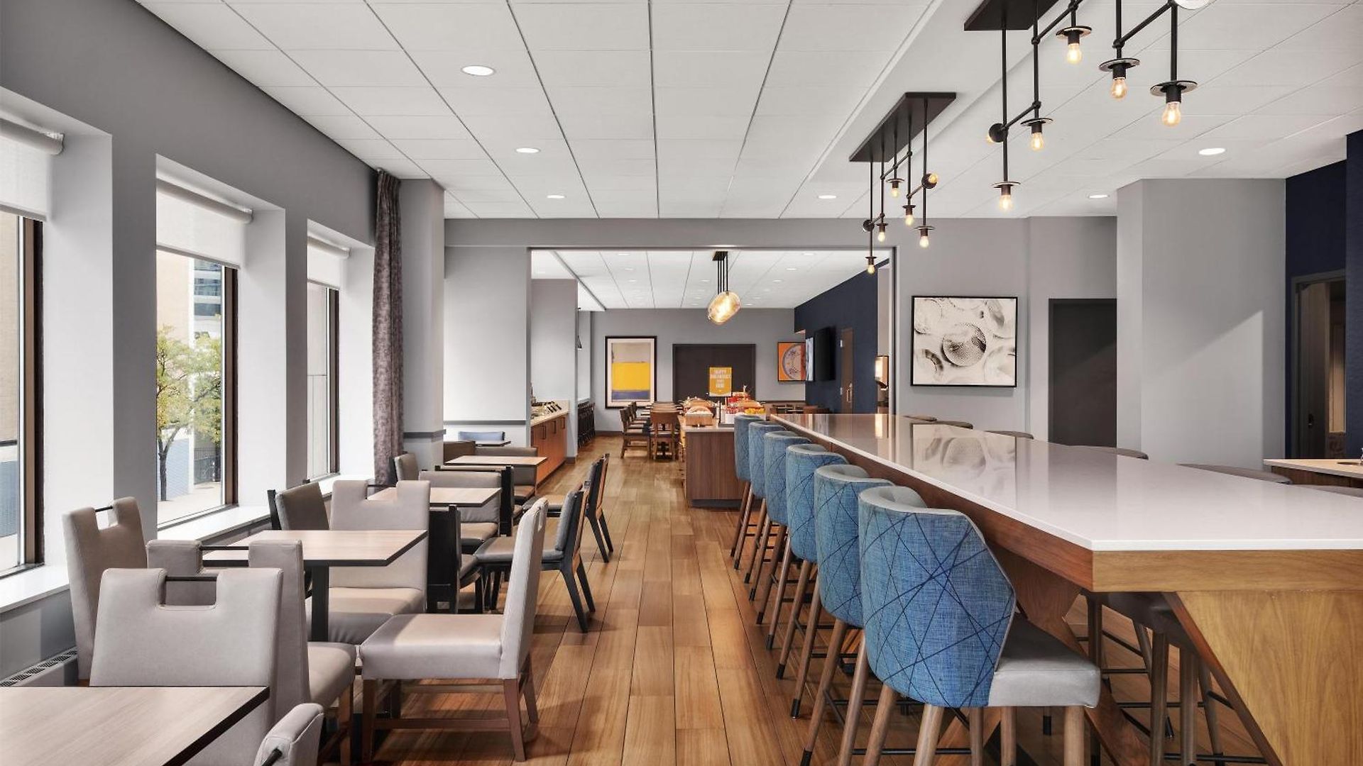 Hampton & Chicago-downtown 3*