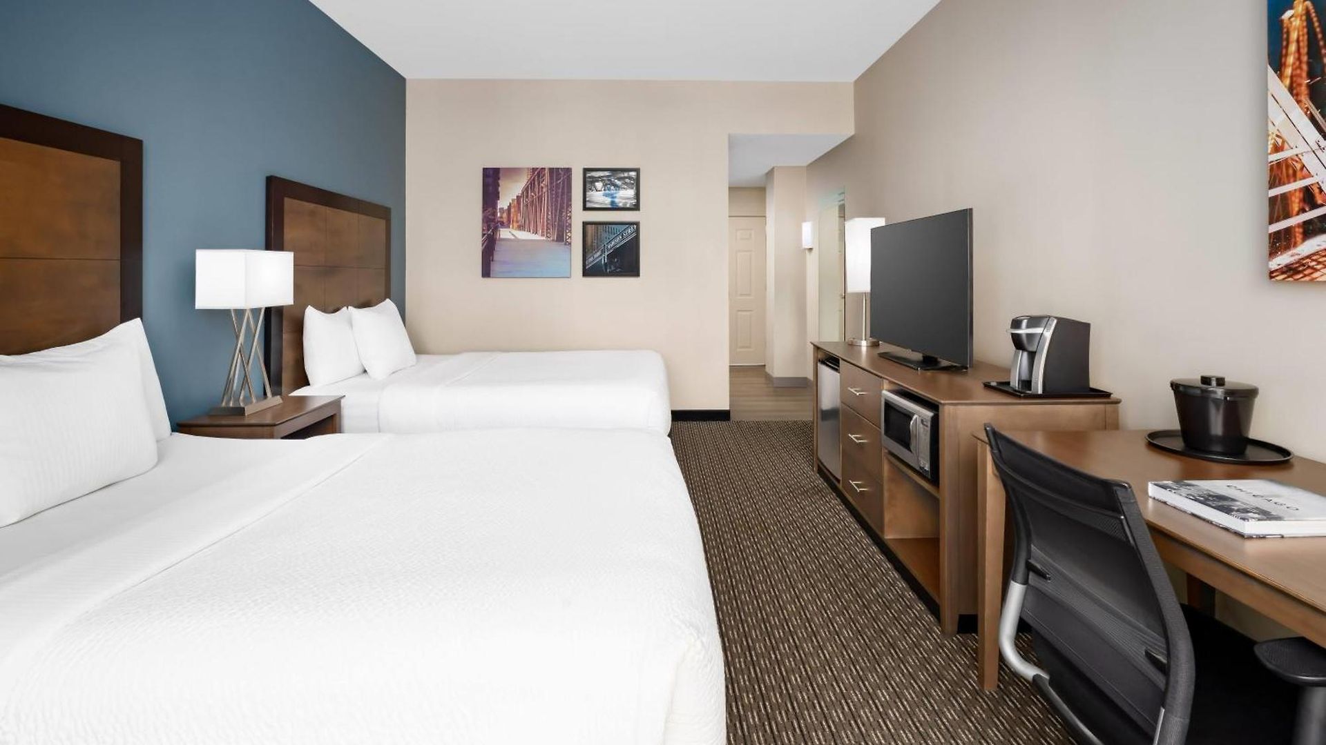 La Quinta & By Wyndham Downtown Hotel