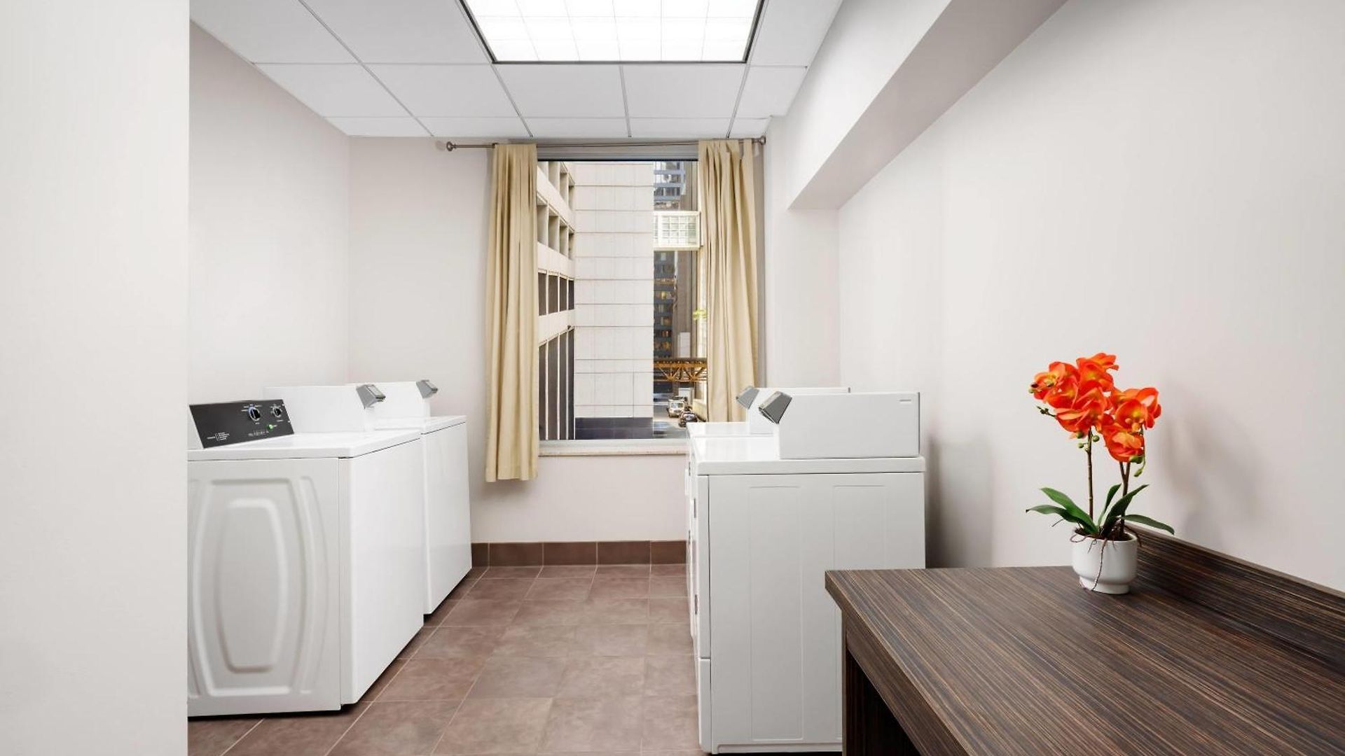 Hotel La Quinta & By Wyndham Downtown