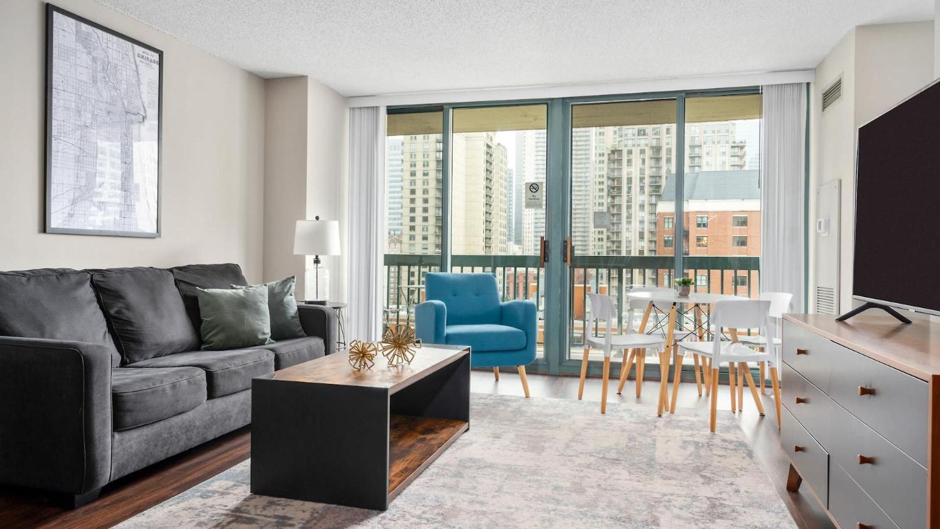 Kasa Magnificent Mile Aparthotel 4*