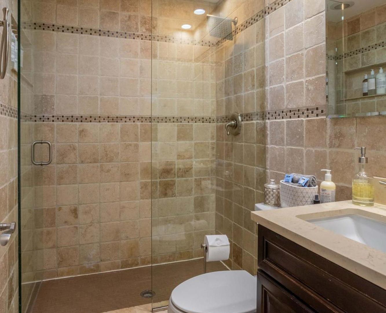 Holiday home 3-story Townhome Free Parking Private Patio Washer-dryer Chicago