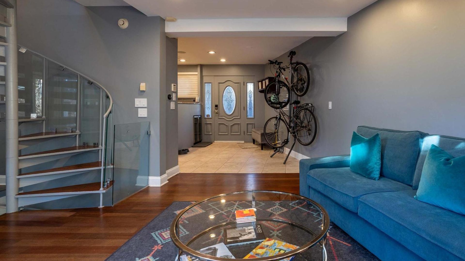 3-story Townhome Free Parking Private Patio Washer-dryer Holiday home Chicago