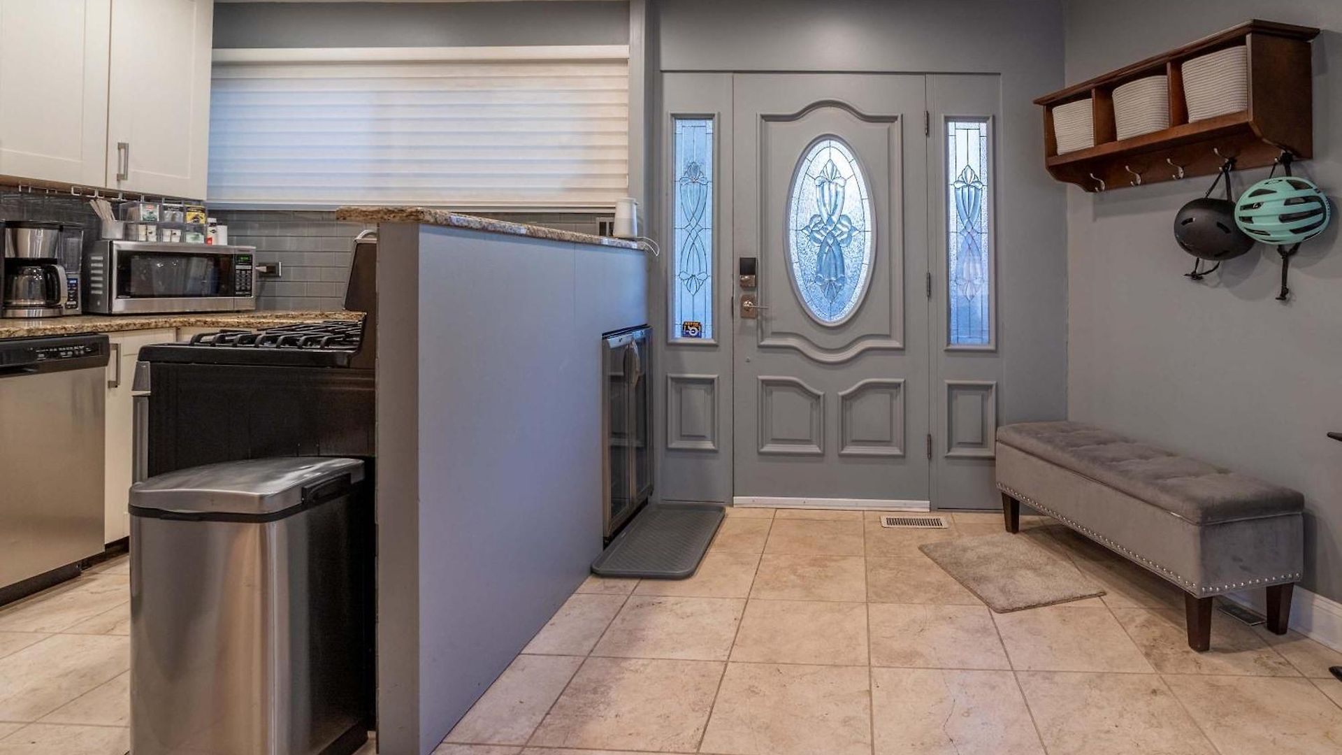 3-story Townhome Free Parking Private Patio Washer-dryer Holiday home Chicago