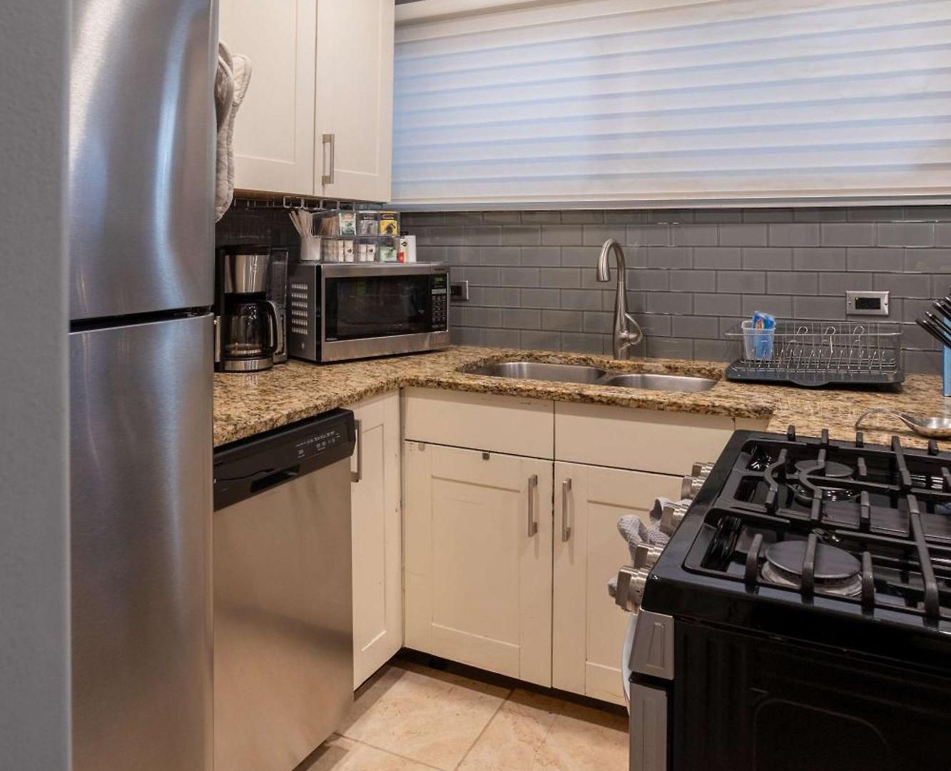 Holiday home 3-story Townhome Free Parking Private Patio Washer-dryer