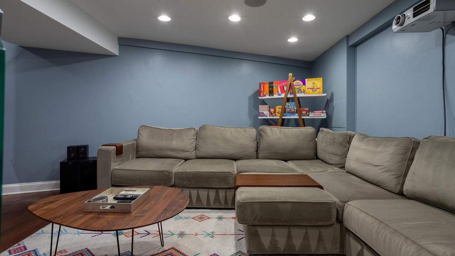 Holiday home 3-story Townhome Free Parking Private Patio Washer-dryer *