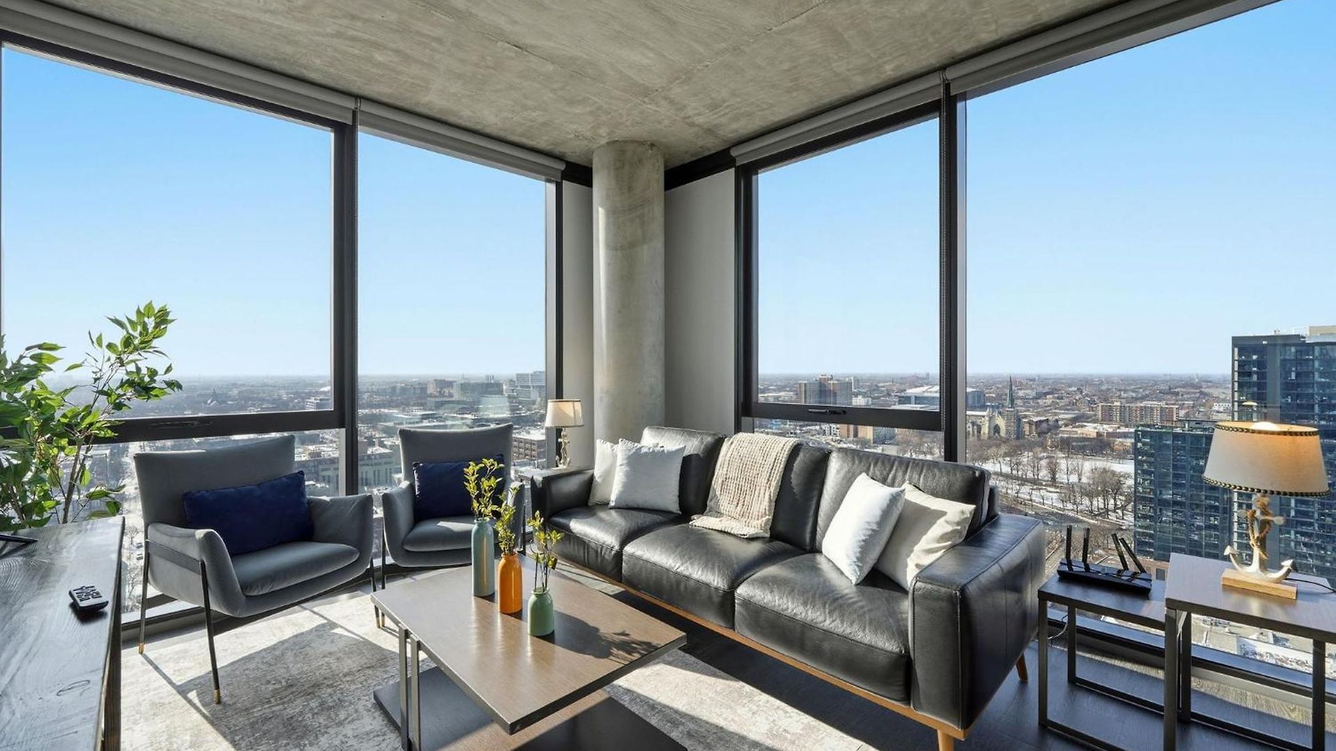 2br Designer Loft Modern Luxe In Center *