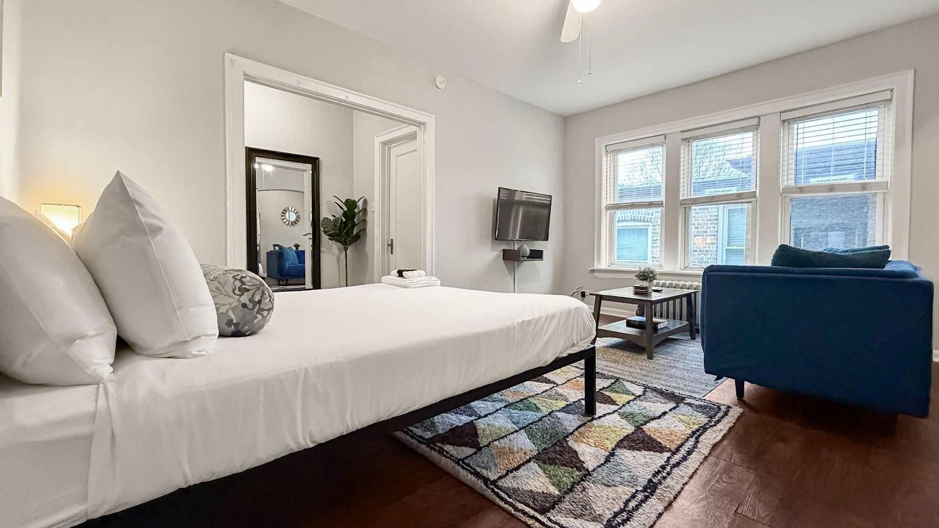 Sunlit With Charm - Lunt Rep Apartment *