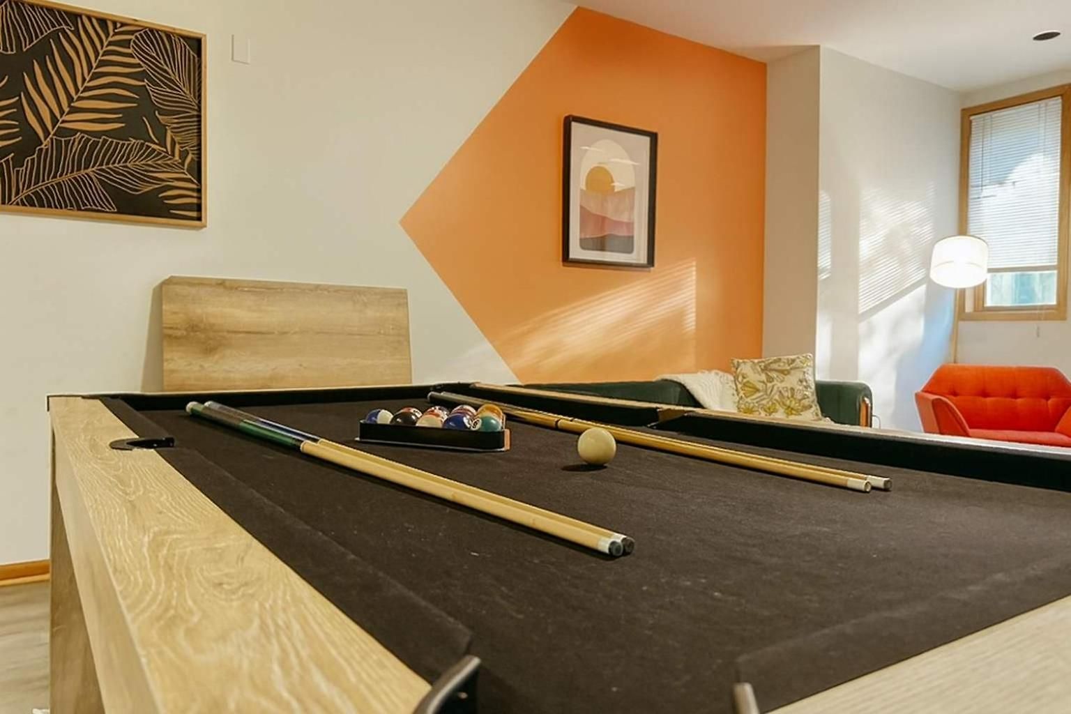 Modern Billiards 1 Private Patio 1 Parking Apartment Chicago