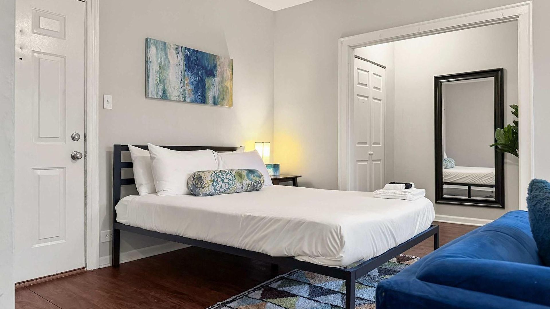 Sunlit With Charm - Lunt Rep Apartment
