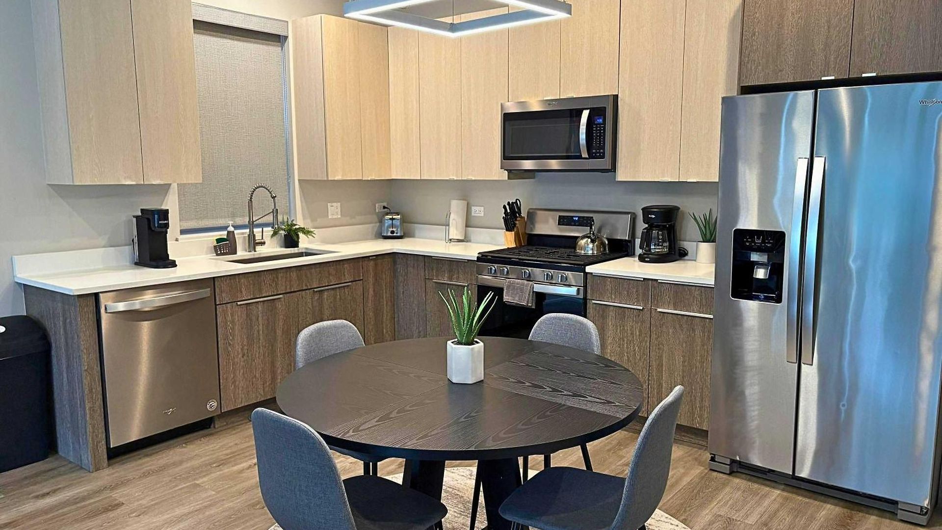 Sleek Style 3br Haven - Free Parking - Ashland 2n Chicago