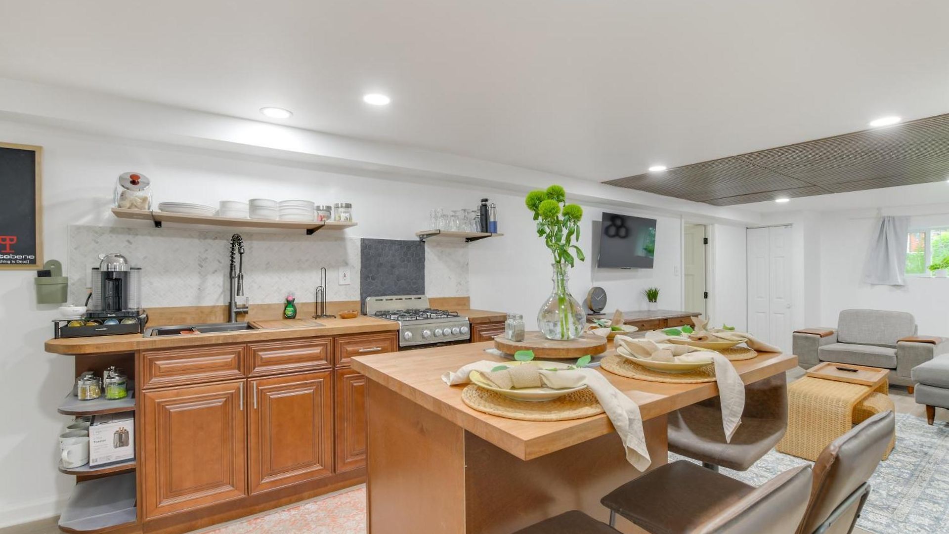 2 Mi To Logan Square: Pet-friendly Urban Oasis! Apartment *