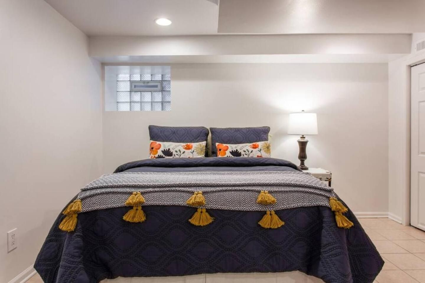 The Wrigleyville Deluxe -steps From Wrigley Sleeps 10 Chicago