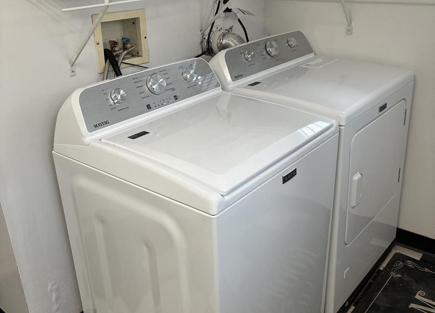 The Wrigleyville Deluxe -steps From Wrigley Sleeps 10 Apartment