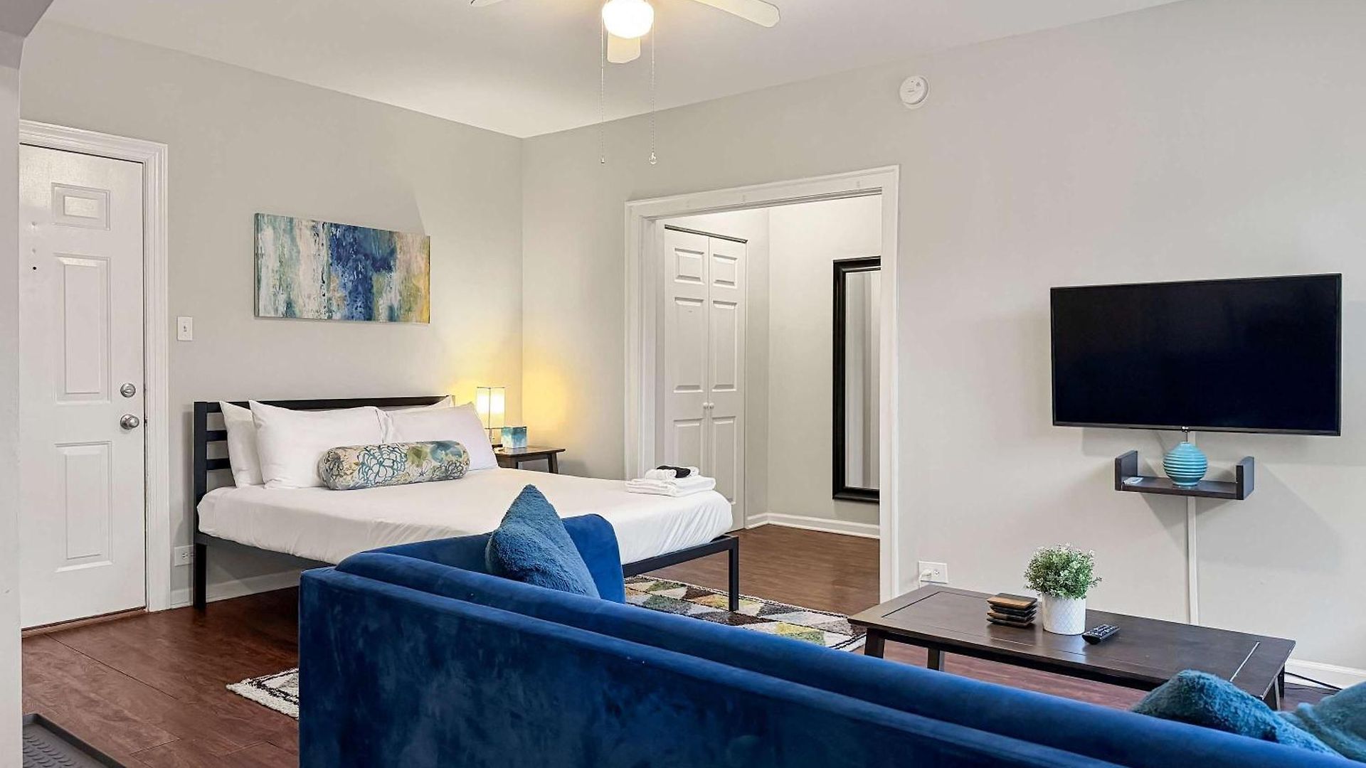 Sunlit With Charm - Lunt Rep * Chicago
