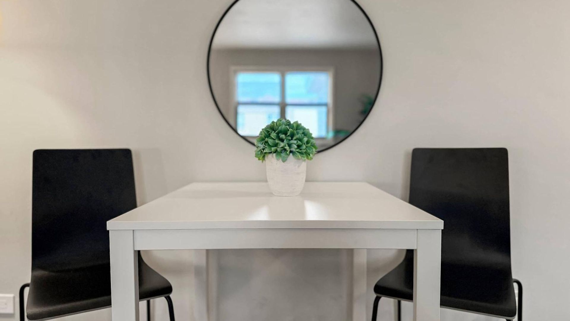 Cozy 1br Near Dining & Shops - Kimball C2 Apartment