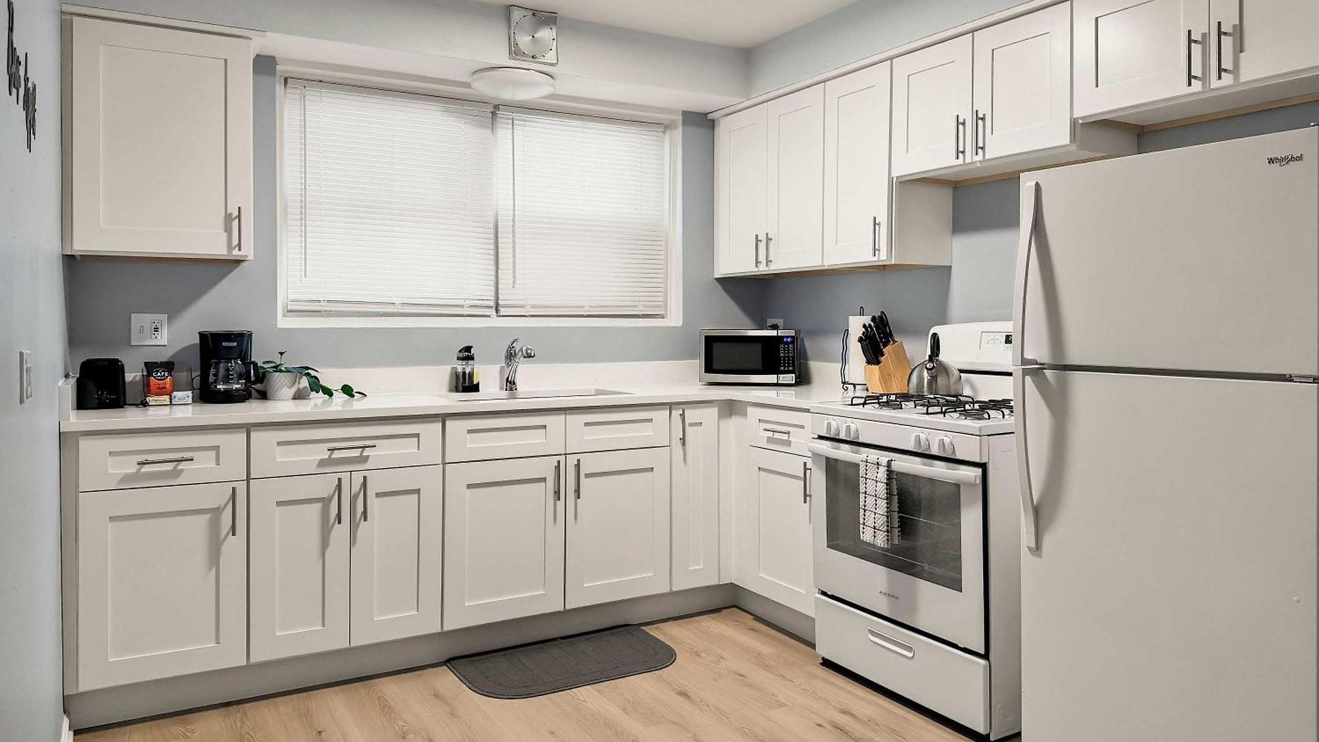 Cozy 1br Near Dining & Shops - Kimball C2 Apartment *