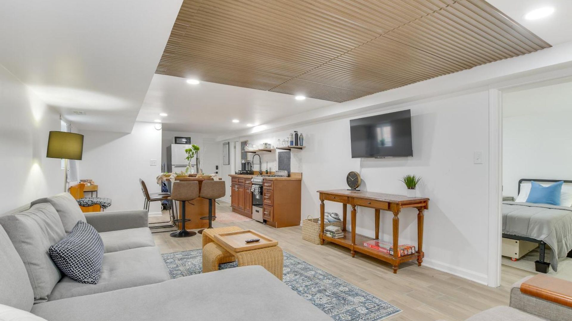 2 Mi To Logan Square: Pet-friendly Urban Oasis! Apartment