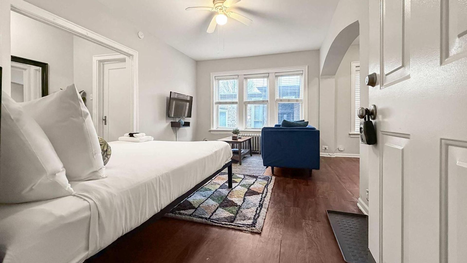 Sunlit With Charm - Lunt Rep Apartment *