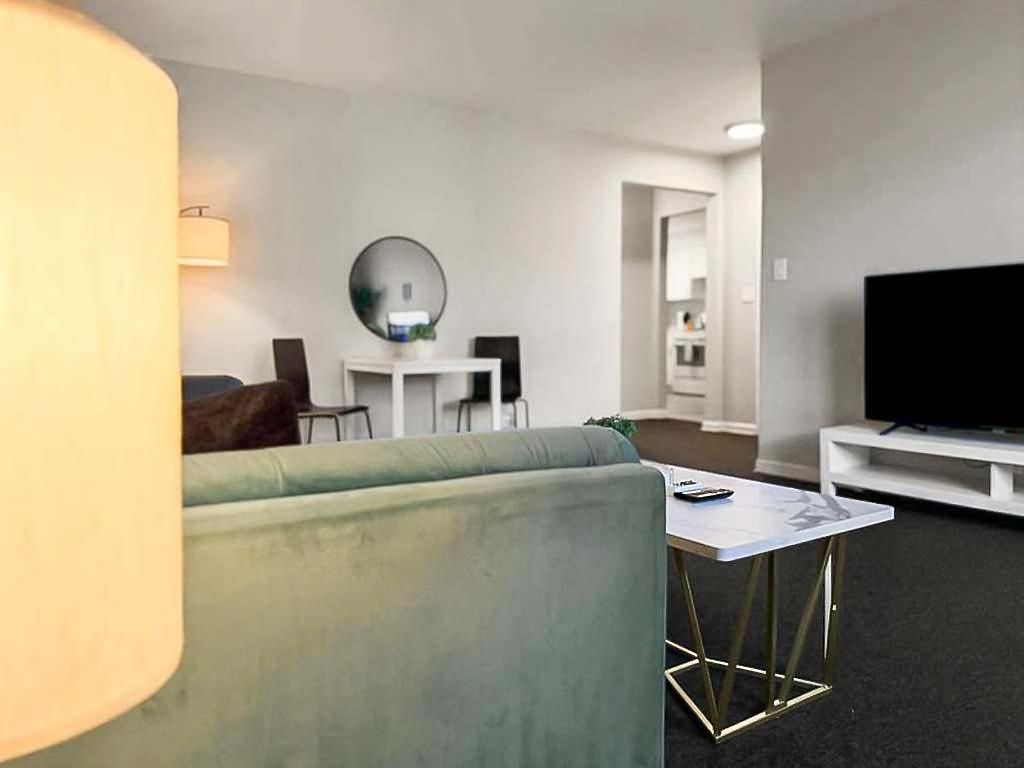 Cozy 1br Near Dining & Shops - Kimball C2 * Chicago