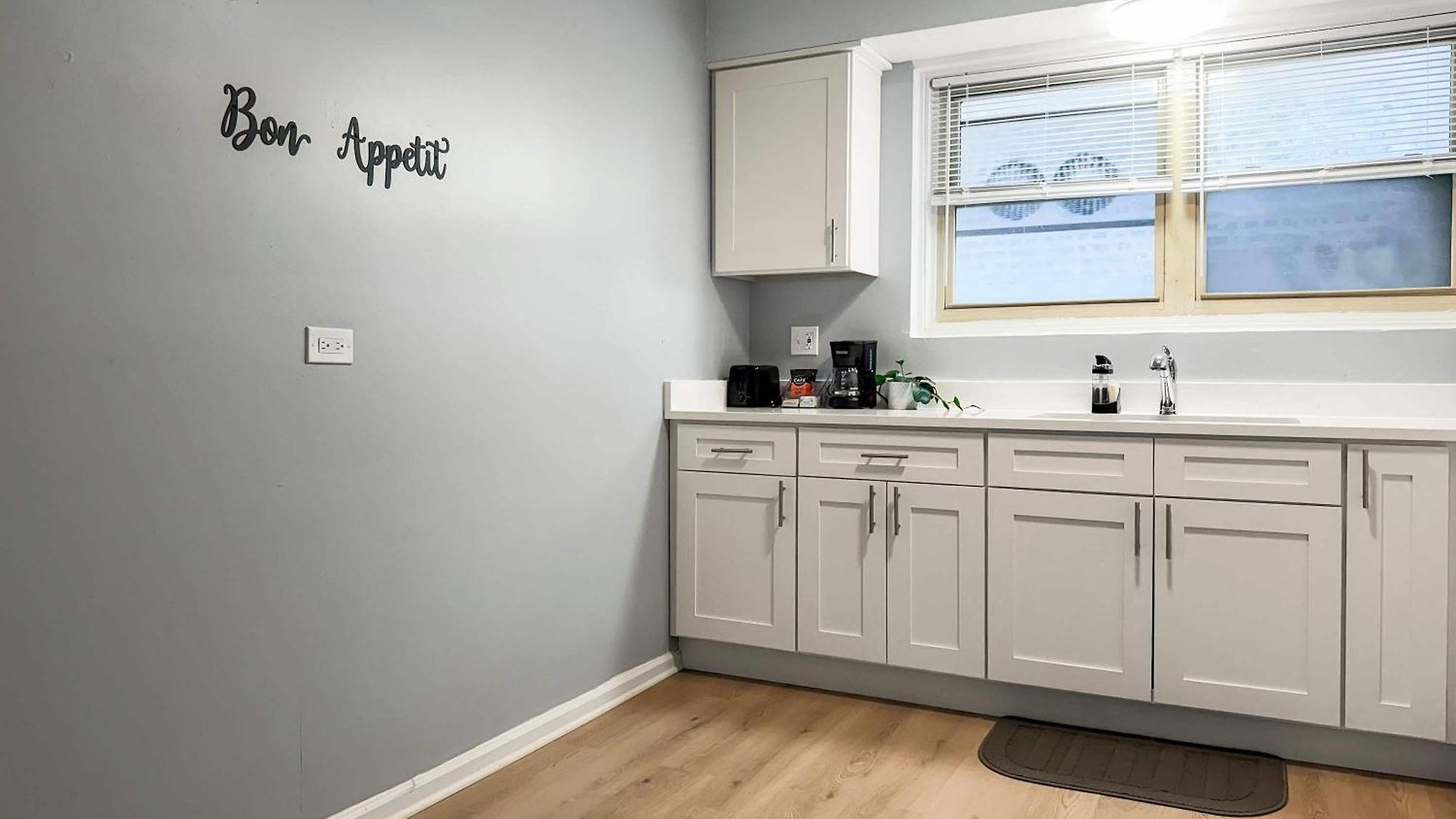 Cozy 1br Near Dining & Shops - Kimball C2 Apartment *