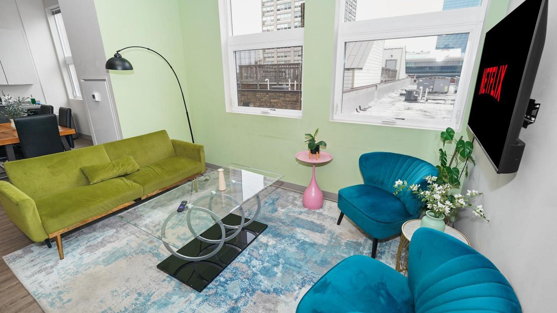Mccormick Place 2br Oasis With Optional Parking, Patio, Gym For Up To 6 Guests Near Museum Campus, Grant Park & Soldier Field Chicago