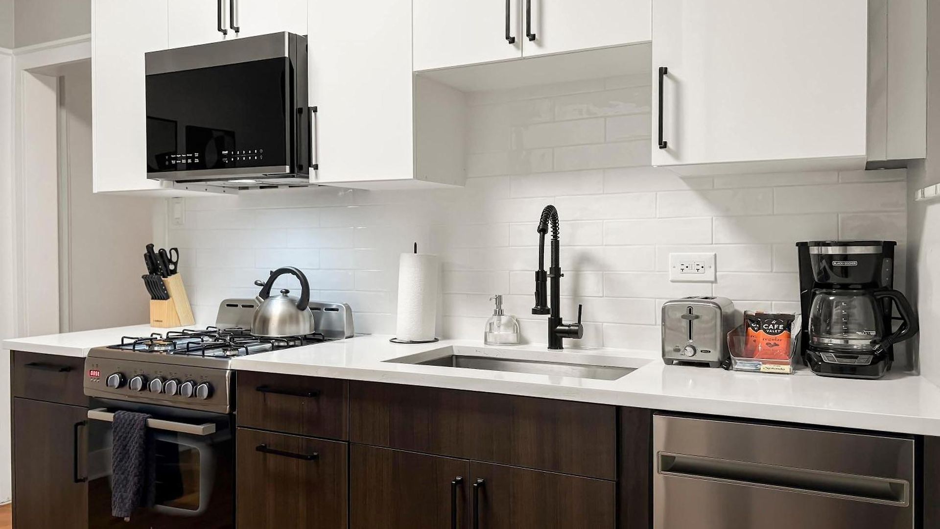 Spacious 4br Retreat - Chase E1 Chicago