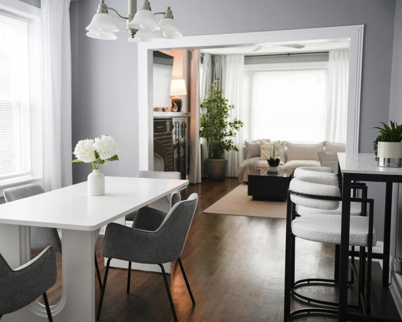 2br W/ Workspace - Coffee Bar - Near Transit * Chicago