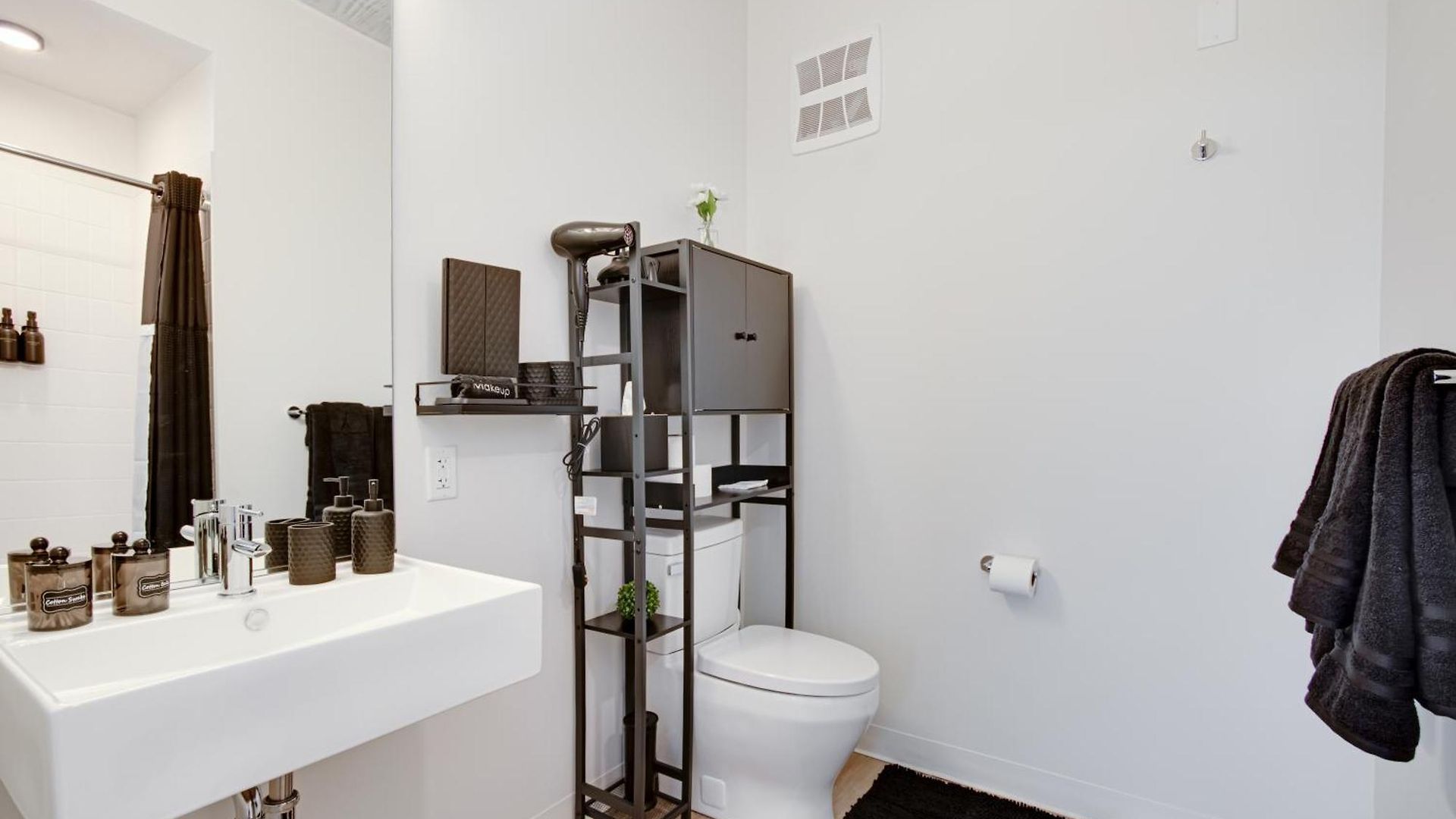 South Loop Rooftop With In & Out Parking 1 Apartment Chicago