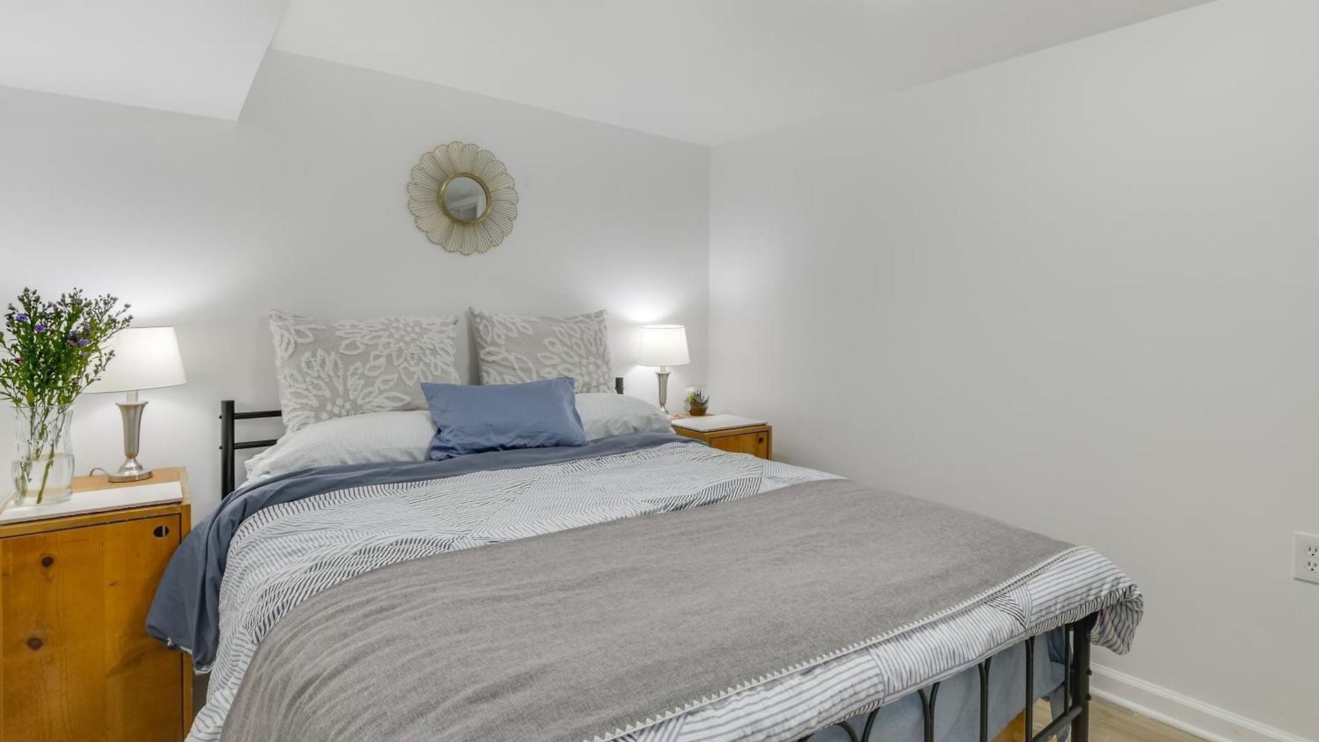 Apartment 2 Mi To Logan Square: Pet-friendly Urban Oasis!