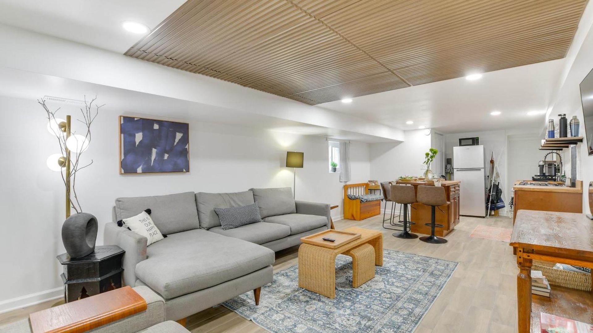 2 Mi To Logan Square: Pet-friendly Urban Oasis! *