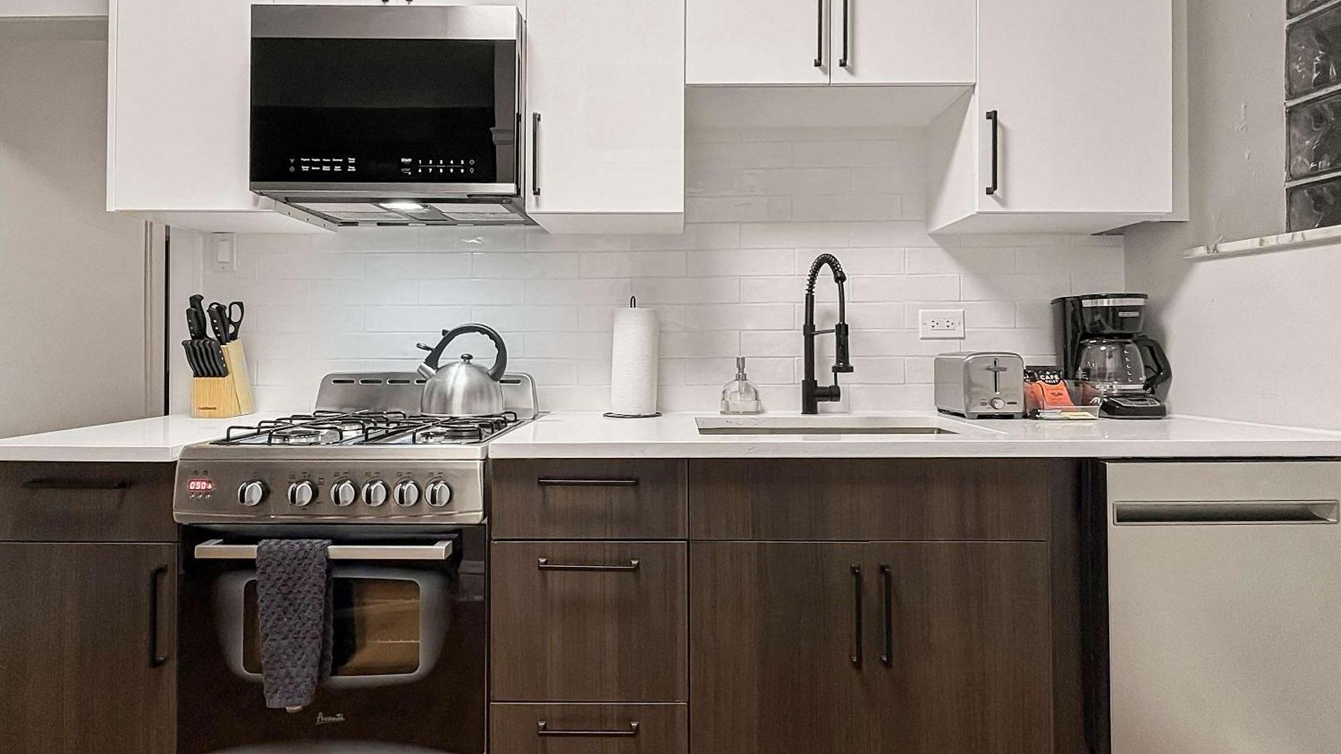 Spacious 4br Retreat - Chase E1