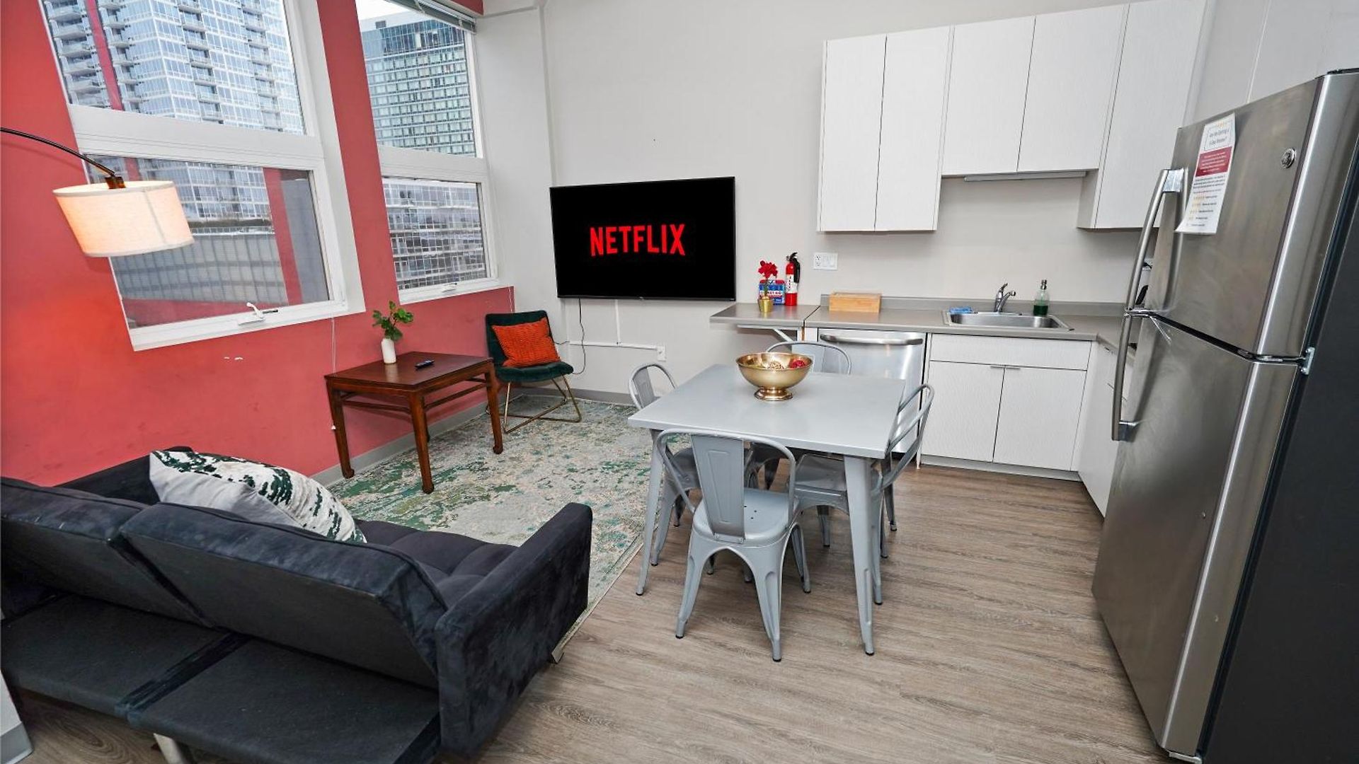 South Loop 2br Retreat Near Grant Park, Soldier Field, Adler Planetarium & Columbia College *