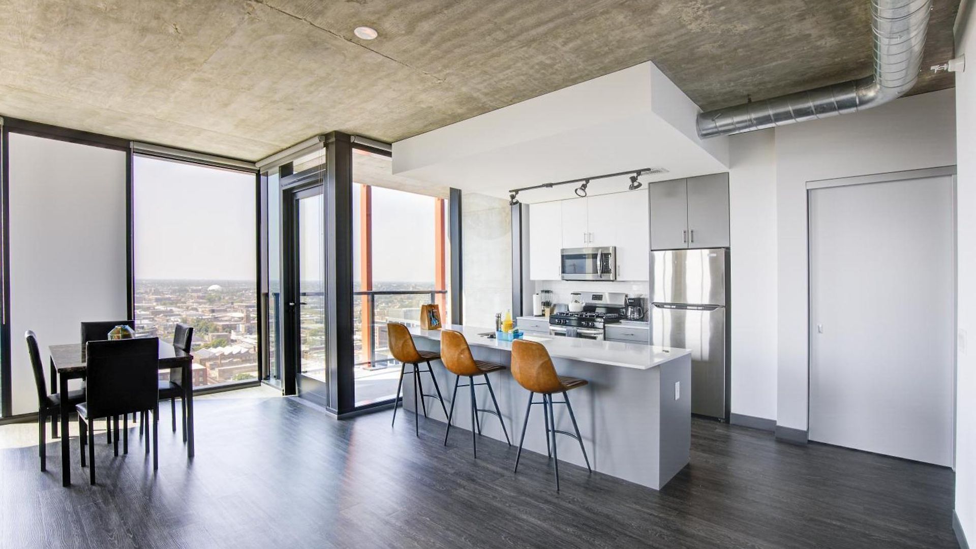 2br Designer Loft Modern Luxe In Center *