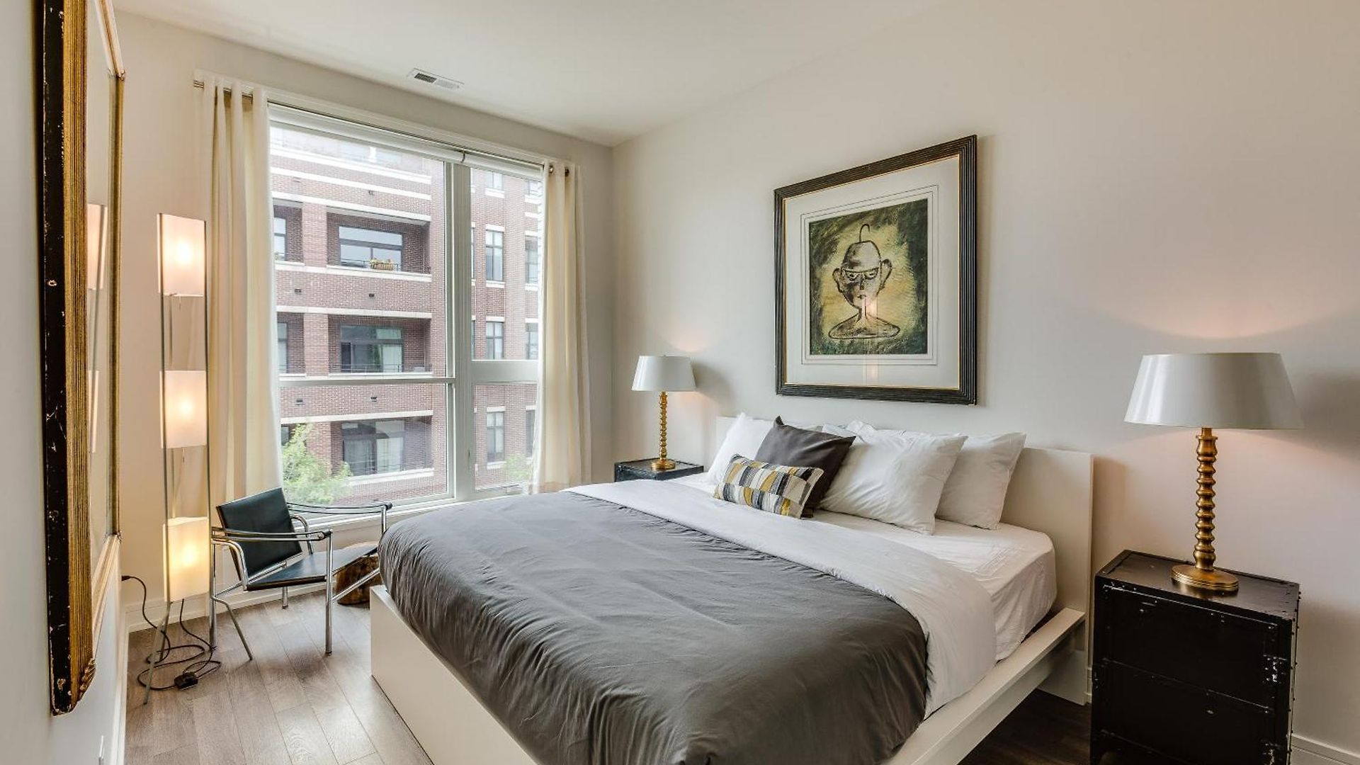 Designer 3br With Balcony & Elevator On Clark! Apts Apartment Chicago